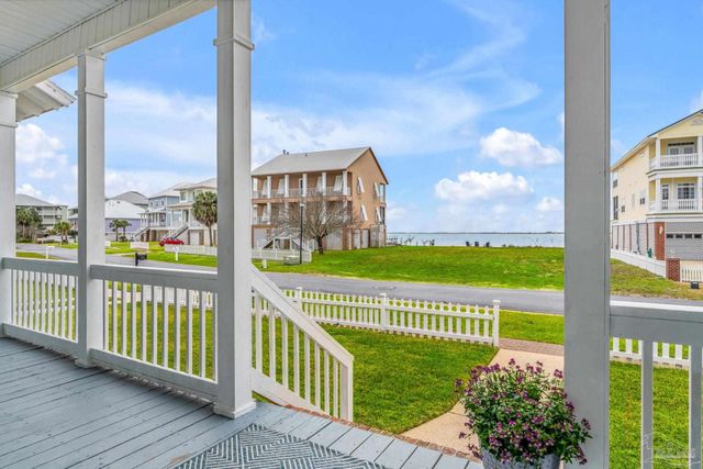 4030 Landfall Dr, Pensacola, FL 32507