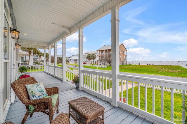 4030 Landfall Dr, Pensacola, FL 32507