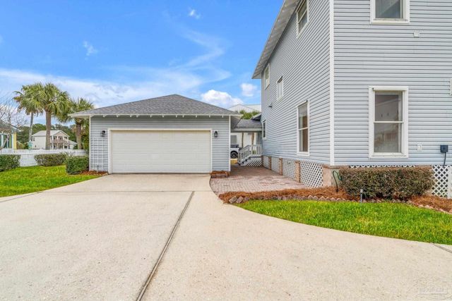 4030 Landfall Dr, Pensacola, FL 32507