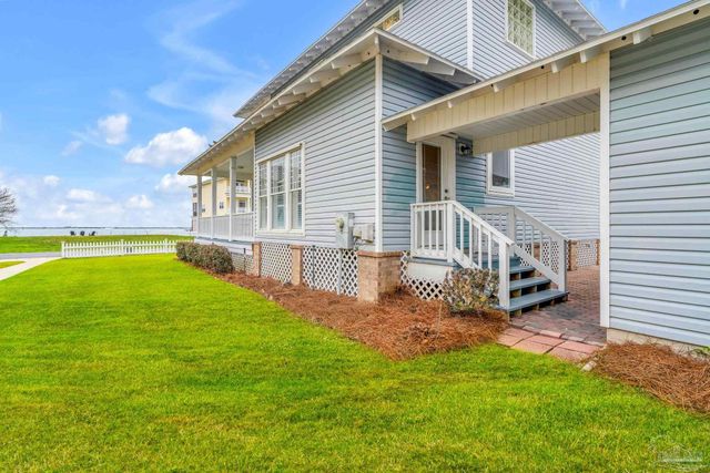 4030 Landfall Dr, Pensacola, FL 32507