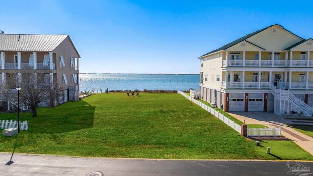 4030 Landfall Dr, Pensacola, FL 32507