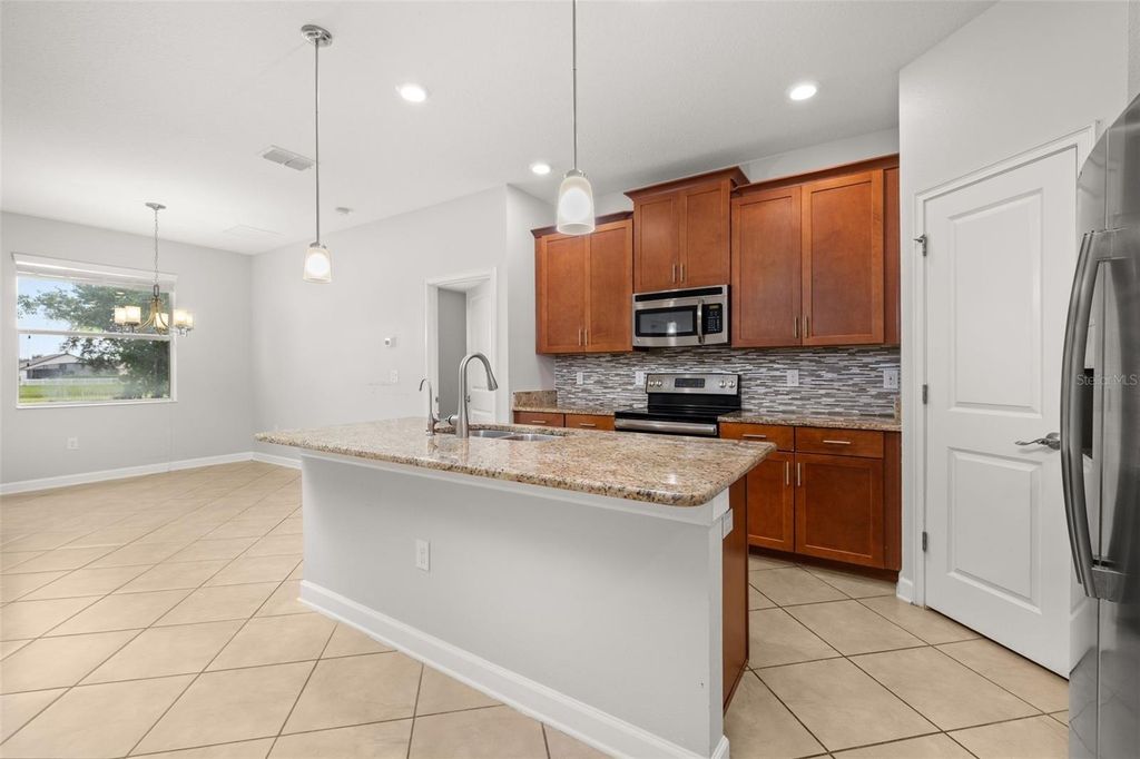 Image 15 of property listing at 14157 GOLD BRIDGE DRIVE, Orlando, FL 32824
