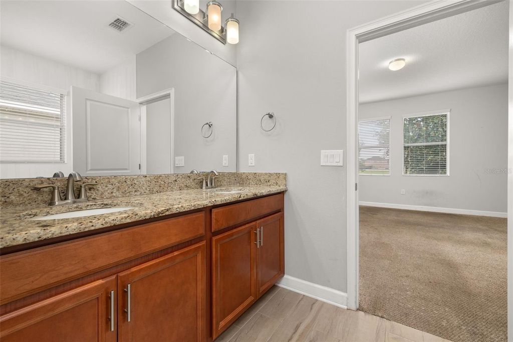 Image 21 of property listing at 14157 GOLD BRIDGE DRIVE, Orlando, FL 32824
