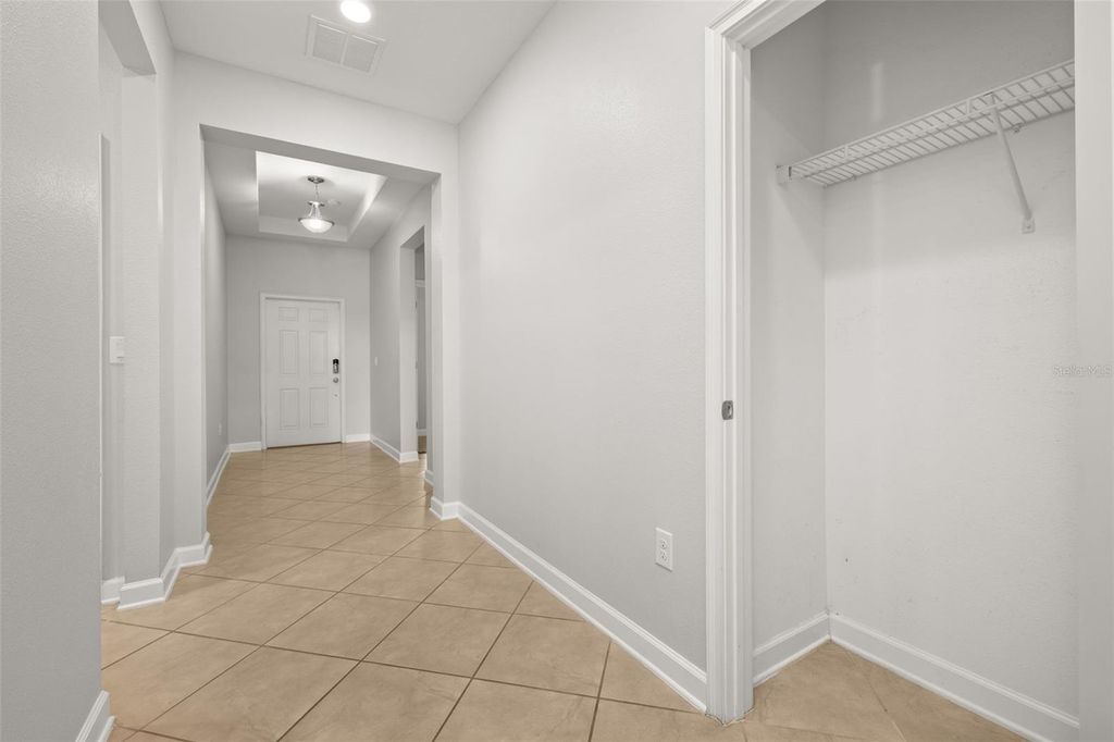 Image 9 of property listing at 14157 GOLD BRIDGE DRIVE, Orlando, FL 32824