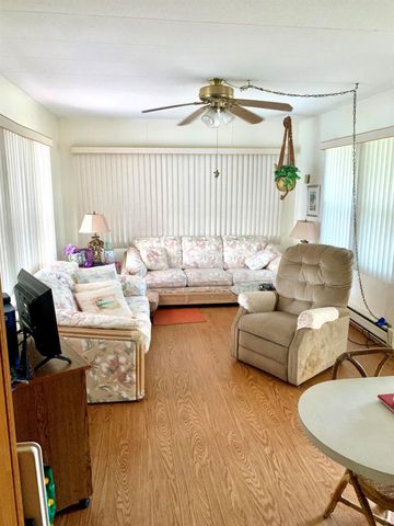 8165 SE Wren Avenue, Hobe Sound, FL 33455