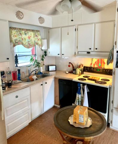 8165 SE Wren Avenue, Hobe Sound, FL 33455