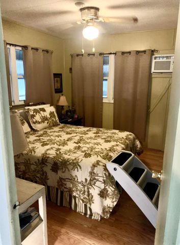 8165 SE Wren Avenue, Hobe Sound, FL 33455