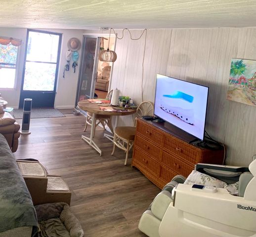 8165 SE Wren Avenue, Hobe Sound, FL 33455