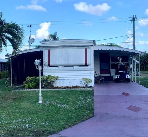 8165 SE Wren Avenue, Hobe Sound, FL 33455