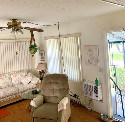 8165 SE Wren Avenue, Hobe Sound, FL 33455