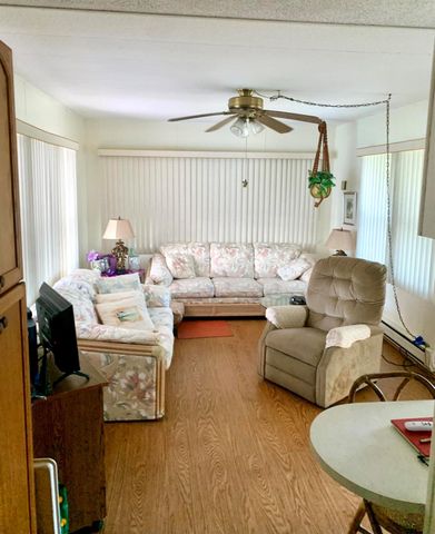 8165 SE Wren Avenue, Hobe Sound, FL 33455