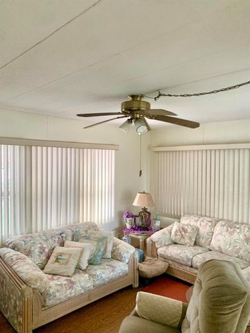 8165 SE Wren Avenue, Hobe Sound, FL 33455