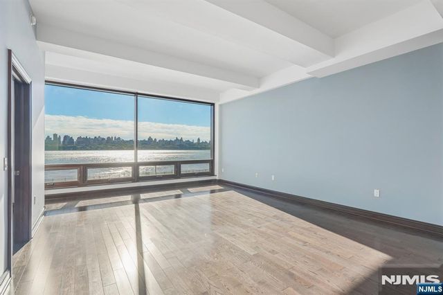 9 Somerset 209, Edgewater, NJ 07020