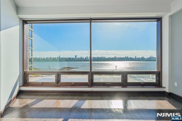 9 Somerset 209, Edgewater, NJ 07020