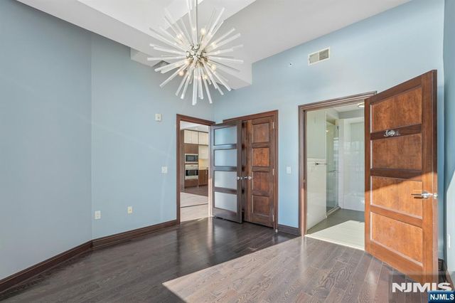 9 Somerset 209, Edgewater, NJ 07020