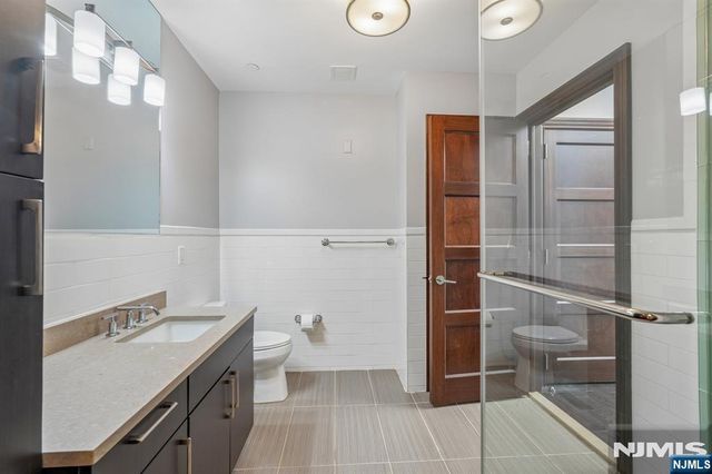 9 Somerset 209, Edgewater, NJ 07020