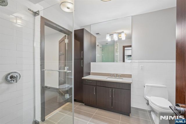 9 Somerset 209, Edgewater, NJ 07020