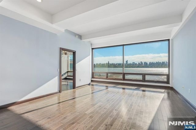 9 Somerset 209, Edgewater, NJ 07020