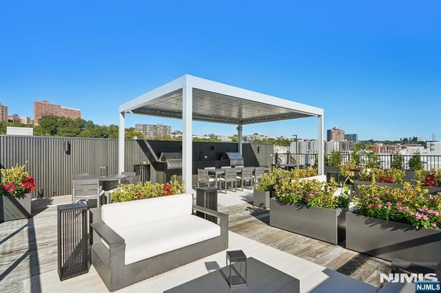 9 Somerset 209, Edgewater, NJ 07020