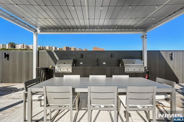 9 Somerset 209, Edgewater, NJ 07020