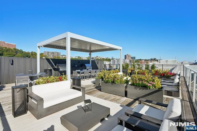 9 Somerset 209, Edgewater, NJ 07020