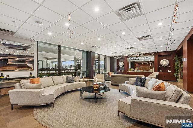 9 Somerset 209, Edgewater, NJ 07020