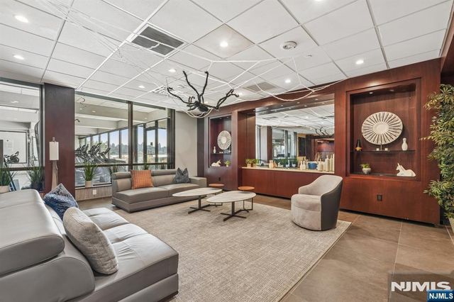 9 Somerset 209, Edgewater, NJ 07020