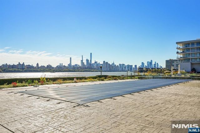 9 Somerset 209, Edgewater, NJ 07020