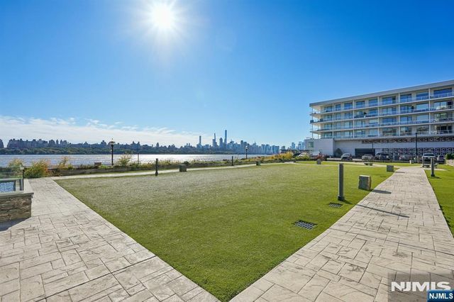 9 Somerset 209, Edgewater, NJ 07020