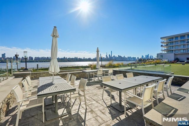 9 Somerset 209, Edgewater, NJ 07020