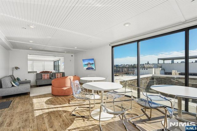 9 Somerset 209, Edgewater, NJ 07020