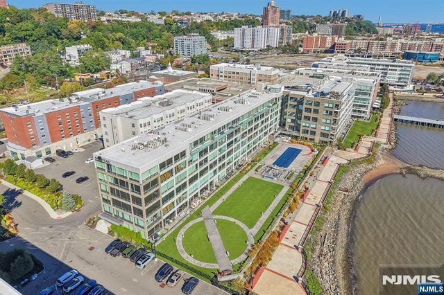 9 Somerset 209, Edgewater, NJ 07020