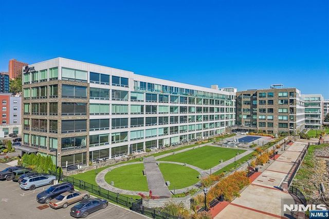 9 Somerset 209, Edgewater, NJ 07020