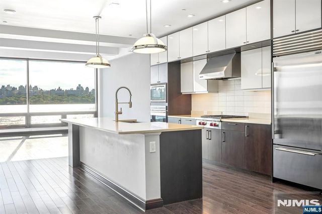 9 Somerset 209, Edgewater, NJ 07020