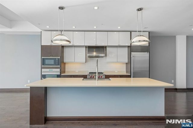 9 Somerset 209, Edgewater, NJ 07020