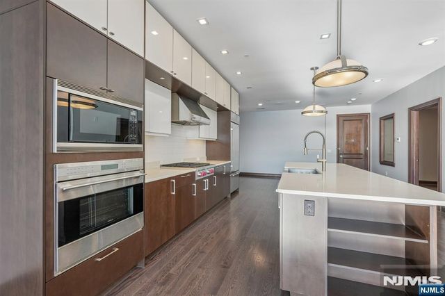 9 Somerset 209, Edgewater, NJ 07020