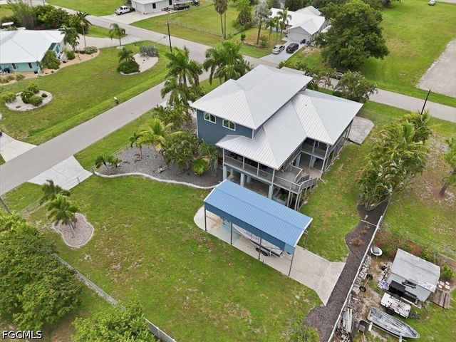 5711 Linden LN, Bokeelia, FL 33922