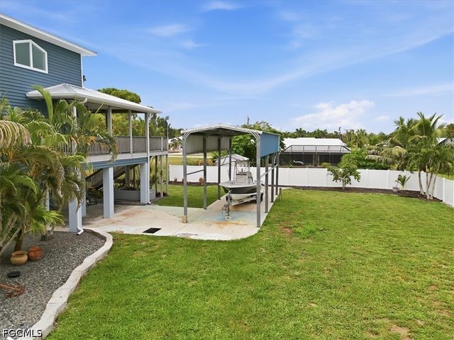 5711 Linden LN, Bokeelia, FL 33922
