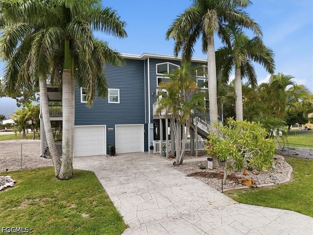 5711 Linden LN, Bokeelia, FL 33922