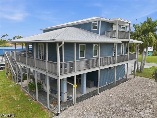 5711 Linden LN, Bokeelia, FL 33922