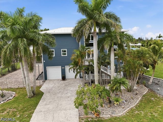 5711 Linden LN, Bokeelia, FL 33922