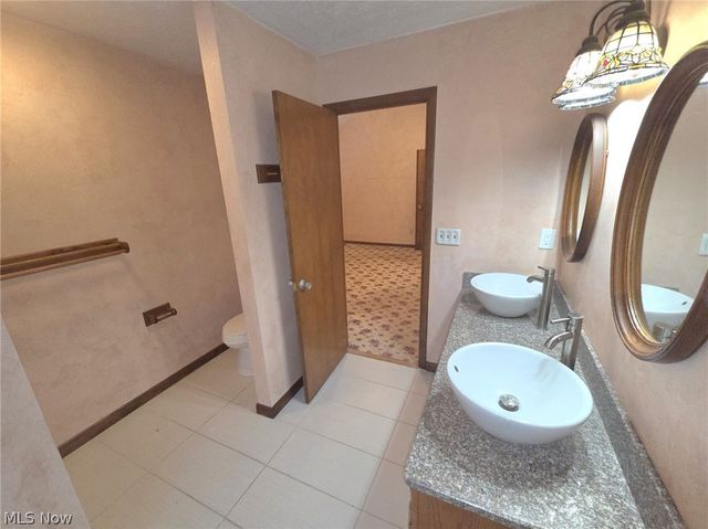 38450 Crossbrook Avenue, Willoughby, OH 44094