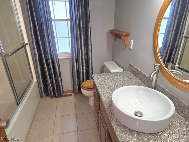 38450 Crossbrook Avenue, Willoughby, OH 44094