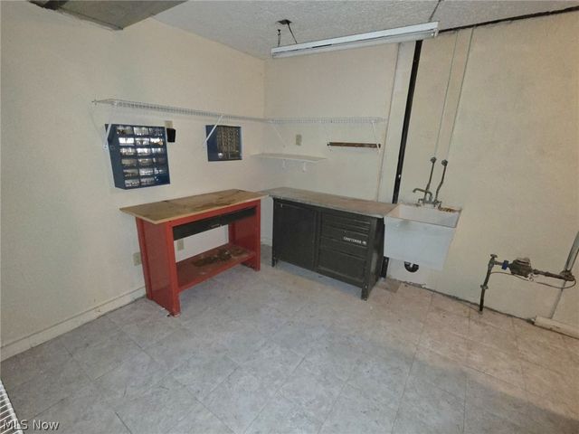 38450 Crossbrook Avenue, Willoughby, OH 44094