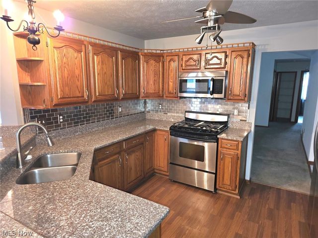 38450 Crossbrook Avenue, Willoughby, OH 44094