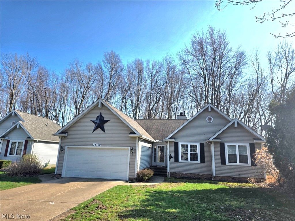 38450 Crossbrook Avenue, Willoughby, OH 44094