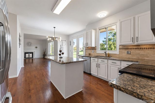 45498 Muirfield Drive, Canton Charter Township, MI 48188