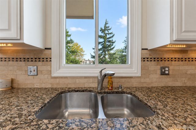 45498 Muirfield Drive, Canton Charter Township, MI 48188