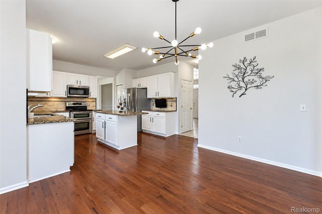 45498 Muirfield Drive, Canton Charter Township, MI 48188