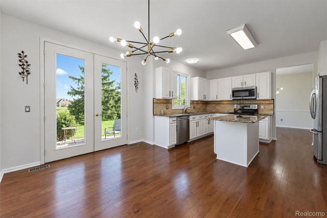 45498 Muirfield Drive, Canton Charter Township, MI 48188